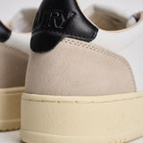 Sneakers uomo Medalist low in suede beige e nera AULM LS21 AUTRY 