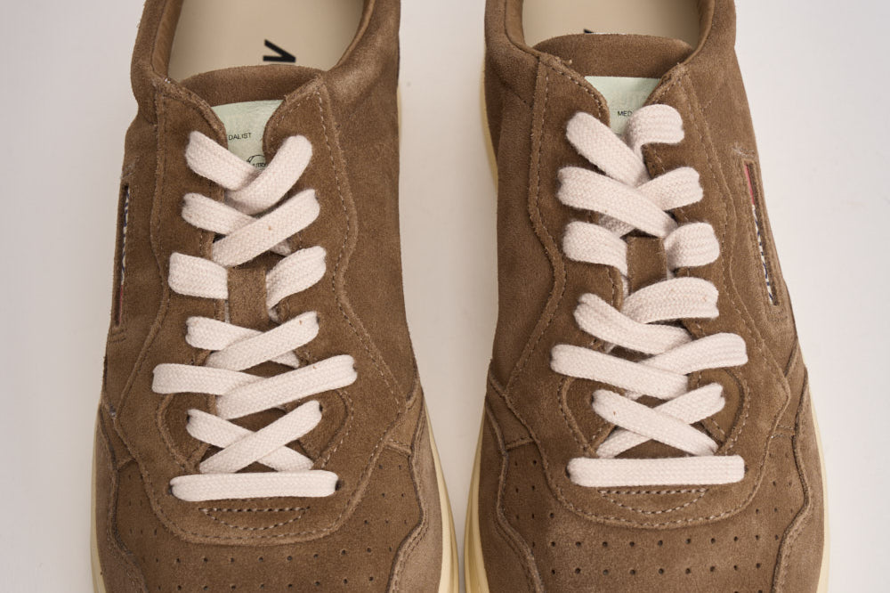 Sneakers uomo Medalist low suede marrone AULM UH10 AUTRY 