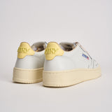 Sneakers donna Medalist Low ianca e gialla AULW DL02 AUTRY 