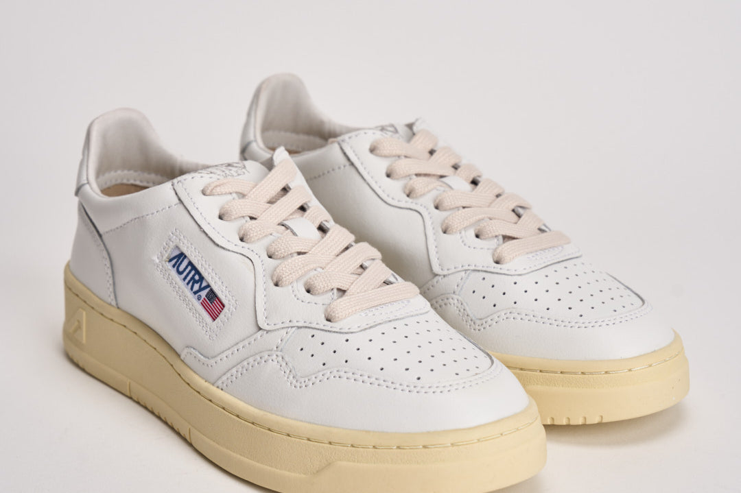 Sneakers donna Medalist low in pelle bianca AULW LL15 AUTRY 
