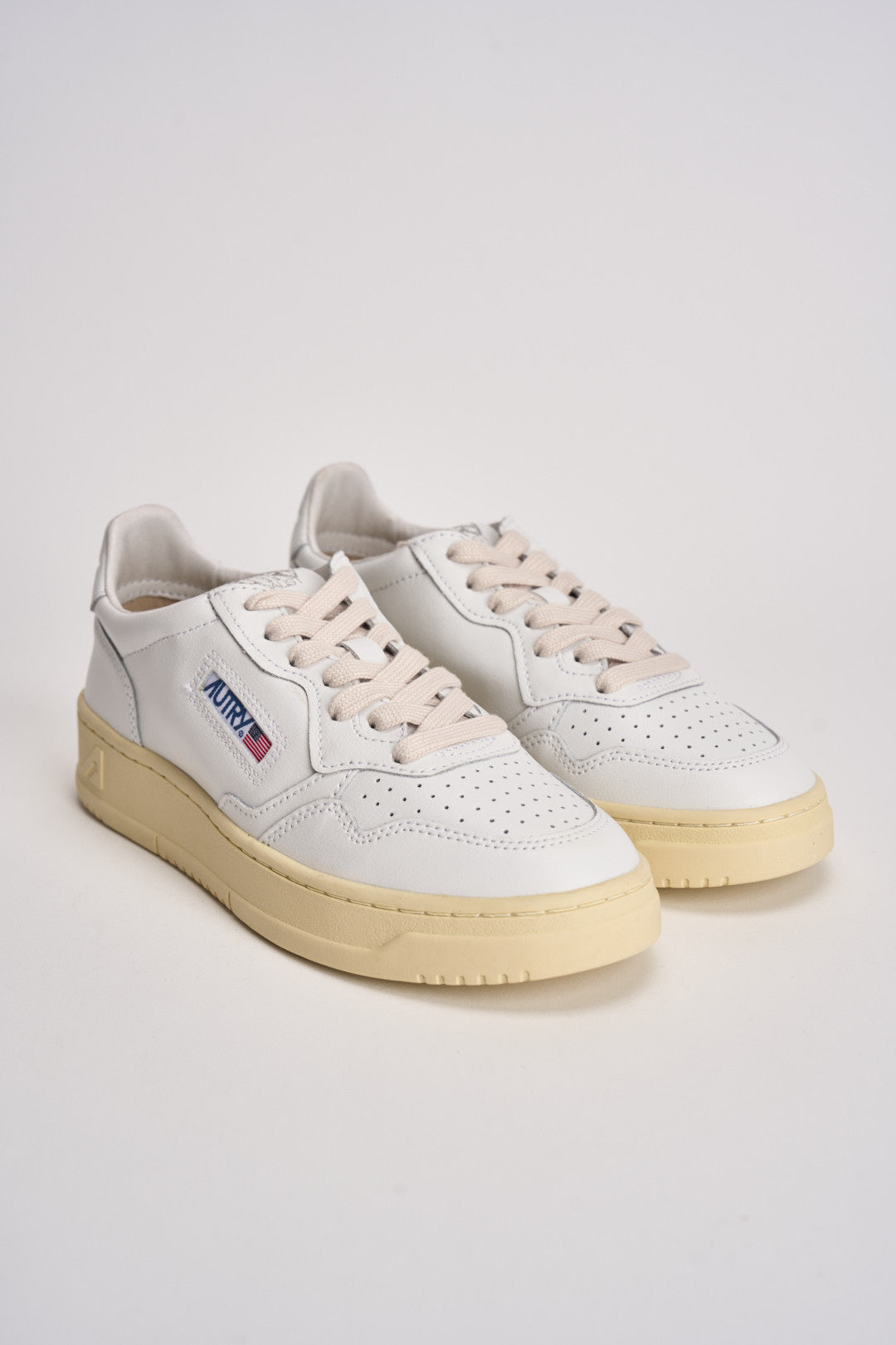 Sneakers donna Medalist low in pelle bianca AULW LL15 AUTRY 