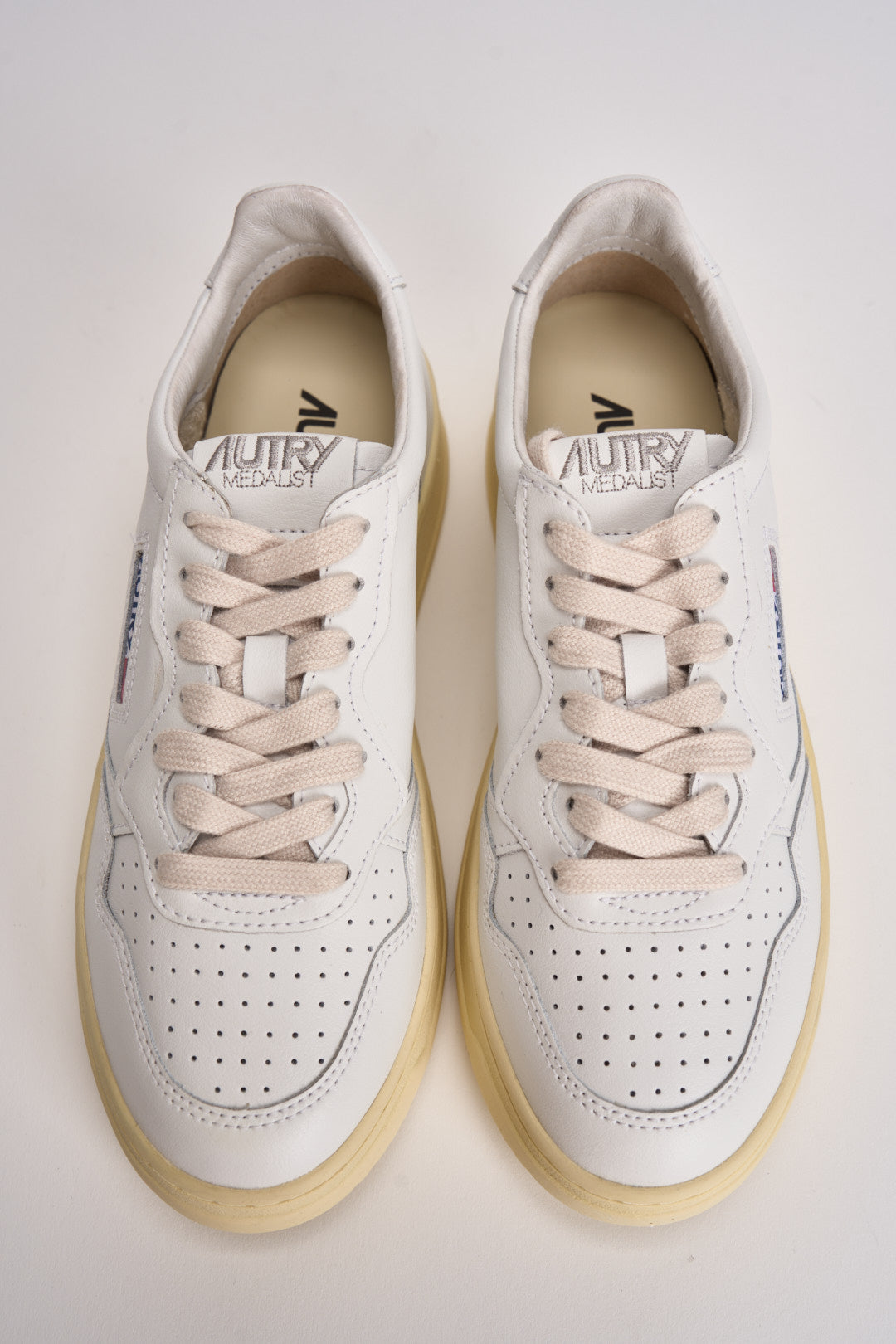 Sneakers donna Medalist low in pelle bianca AULW LL15 AUTRY 