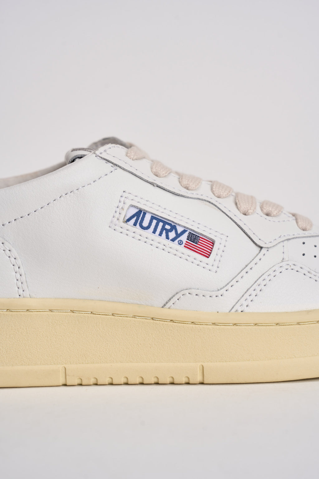 Sneakers donna Medalist low in pelle bianca AULW LL15 AUTRY 
