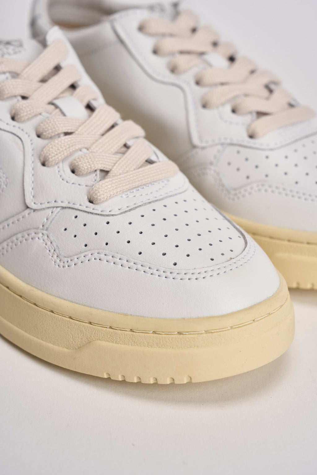 Sneakers donna Medalist low in pelle bianca AULW LL15 AUTRY 