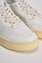 Sneakers donna Medalist low in pelle bianca AULW LL15 AUTRY 