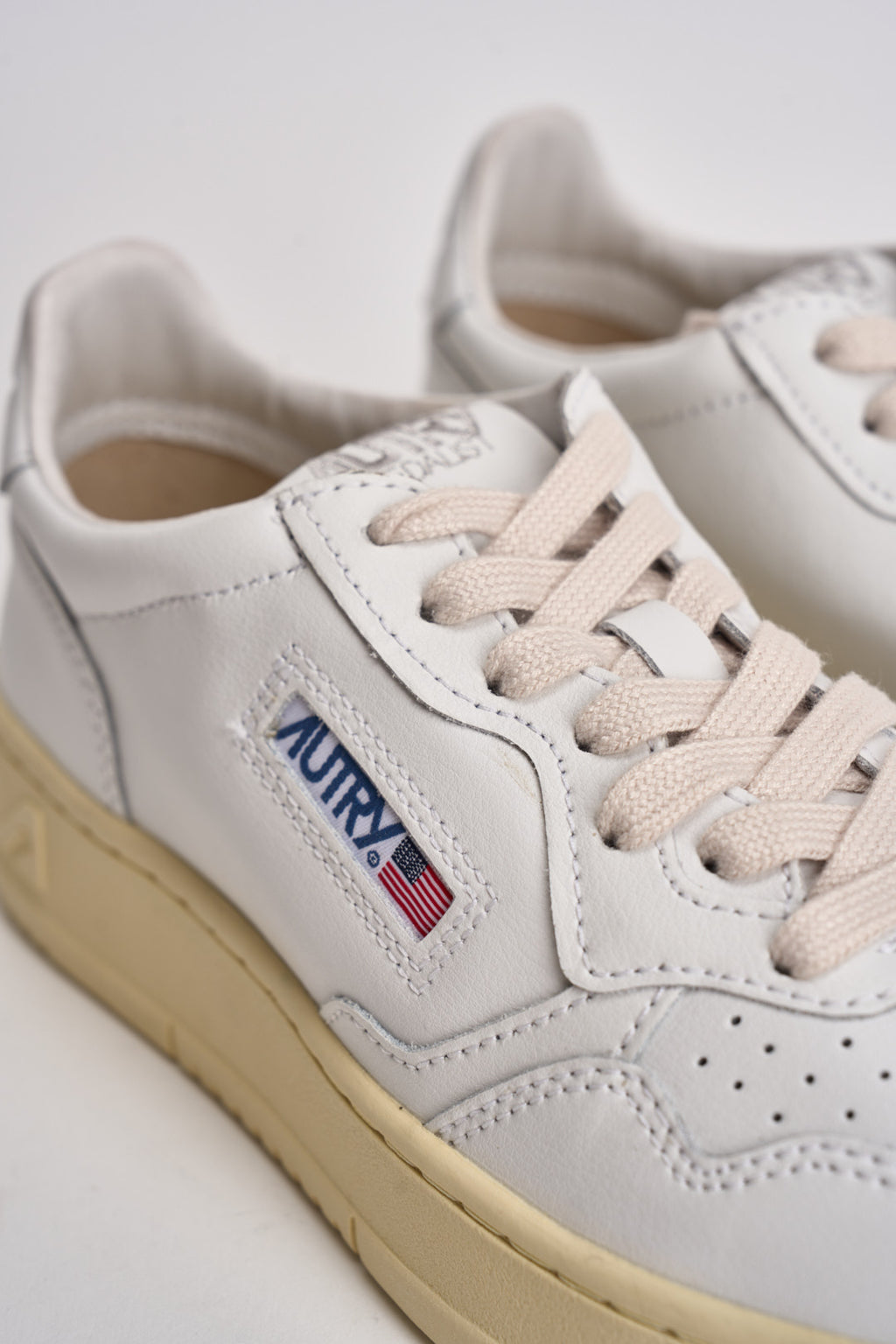Sneakers donna Medalist low in pelle bianca AULW LL15 AUTRY 
