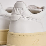 Sneakers donna Medalist low in pelle bianca AULW LL15 AUTRY 