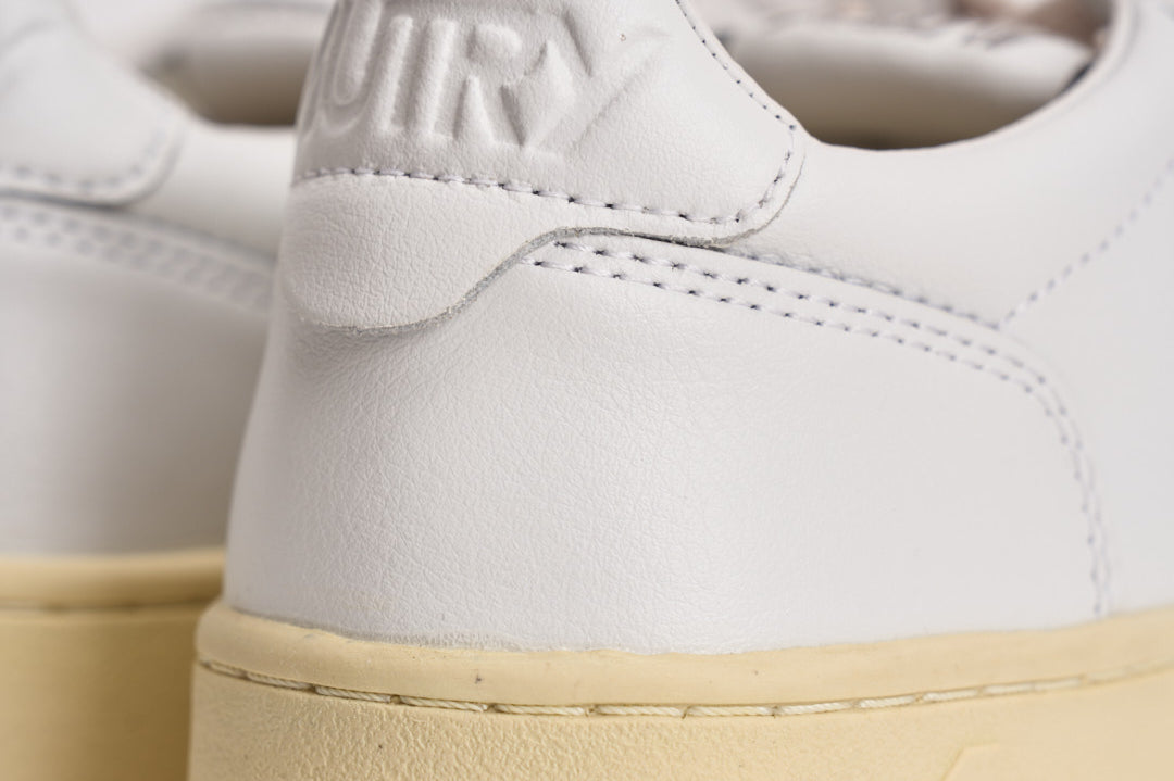 Sneakers donna Medalist low in pelle bianca AULW LL15 AUTRY 