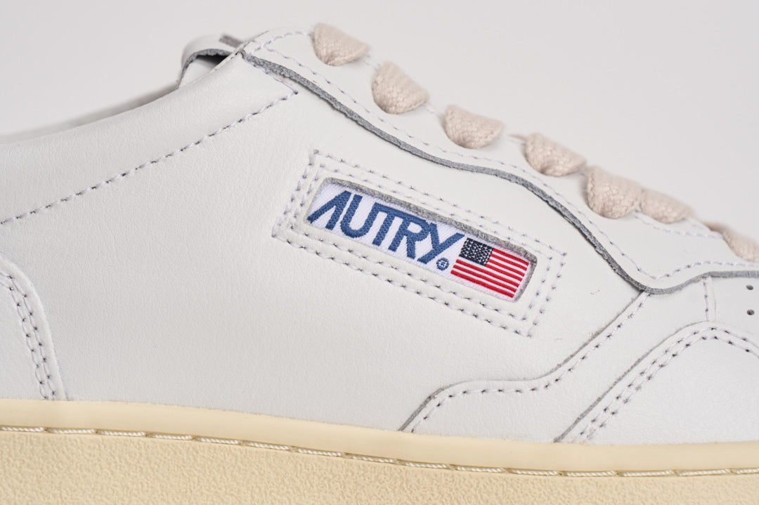 Sneakers Medalist Low donna bianca e rosa AULW LL16 AUTRY 