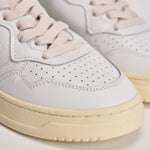 Sneakers Medalist Low donna bianca e rosa AULW LL16 AUTRY 