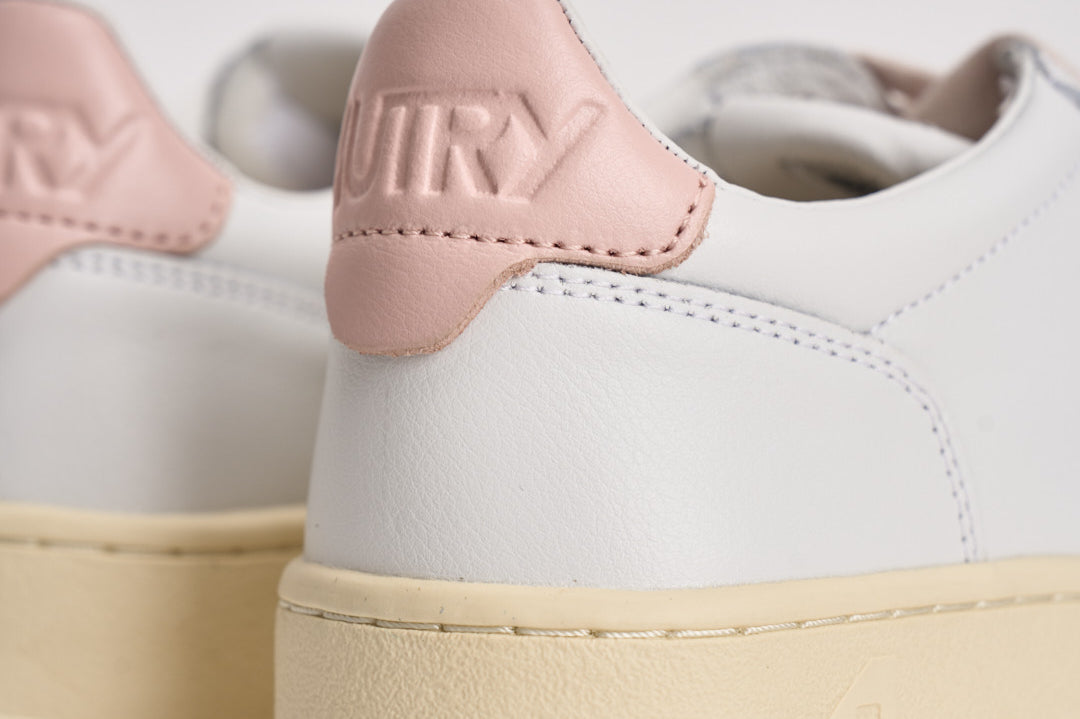 Sneakers Medalist Low donna bianca e rosa AULW LL16 AUTRY 