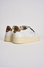 Sneakers donna Medalist Low bianca e cavallino leopardato AULW OC01 AUTRY 