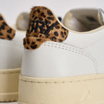 Sneakers donna Medalist Low bianca e cavallino leopardato AULW OC01 AUTRY 
