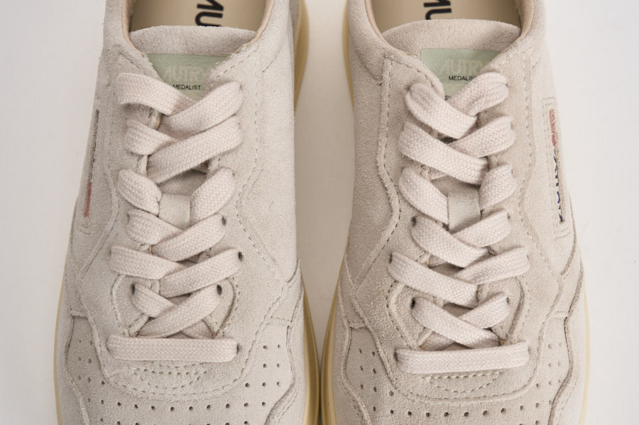 Sneakers donna Medalist low in suede beige AULW UH01 AUTRY 