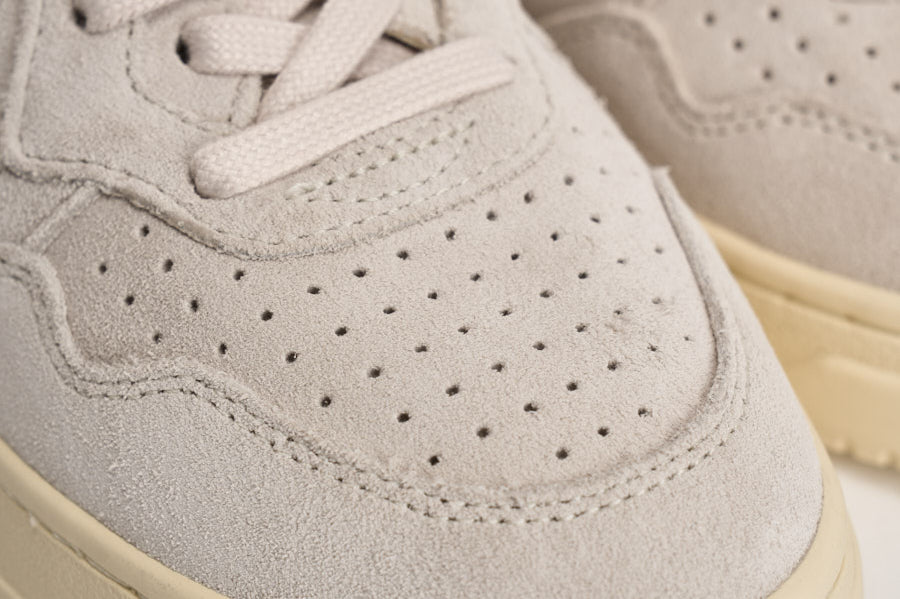 Sneakers donna Medalist low in suede beige AULW UH01 AUTRY 