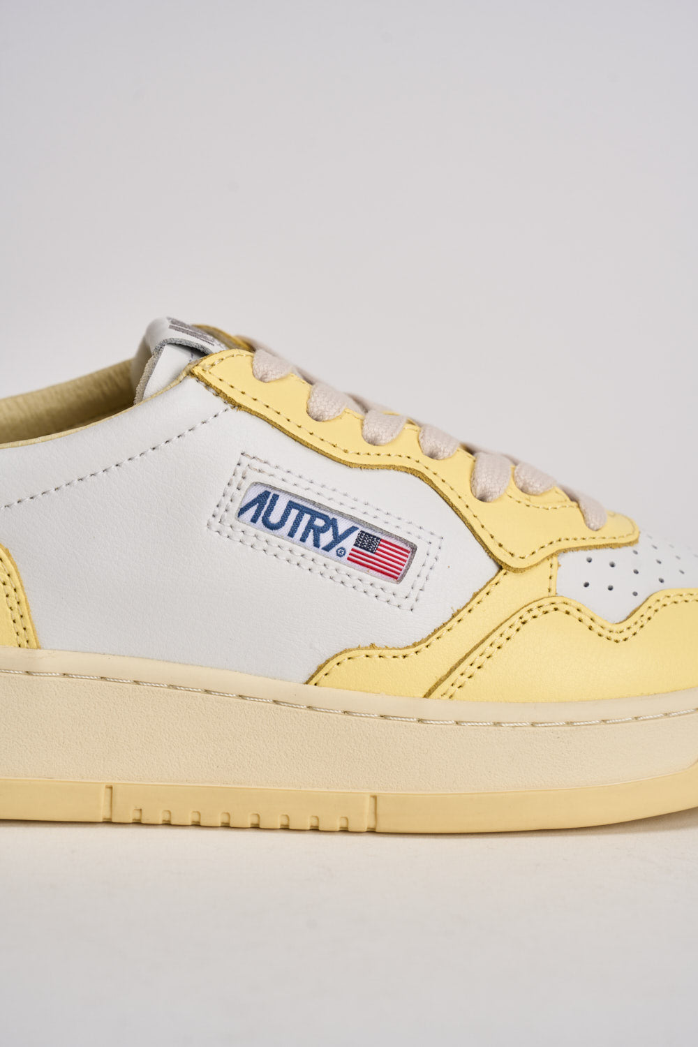 Sneakers donna Medalist gialla AULW WB63 AUTRY 
