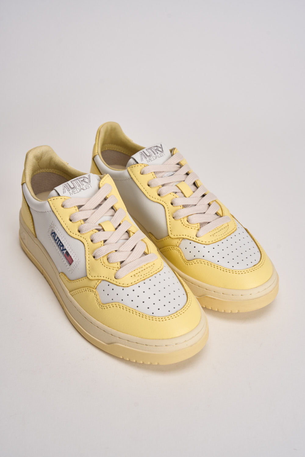 Sneakers donna Medalist gialla AULW WB63 AUTRY 