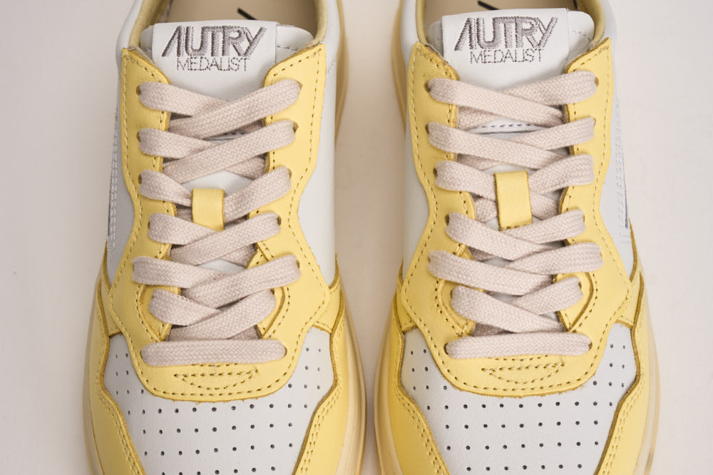 Sneakers donna Medalist gialla AULW WB63 AUTRY 