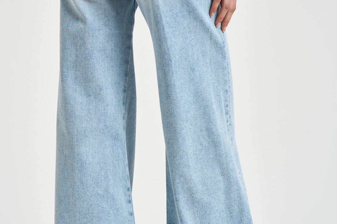 Jeans donna flare D-Akemi 1978 in denim chiaro A03624 0ADBJ01 DIESEL 