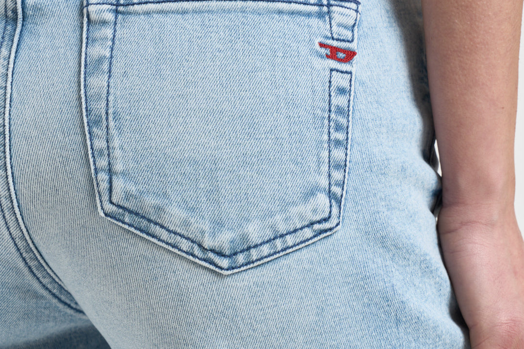 Jeans donna flare D-Akemi 1978 in denim chiaro A03624 0ADBJ01 DIESEL 