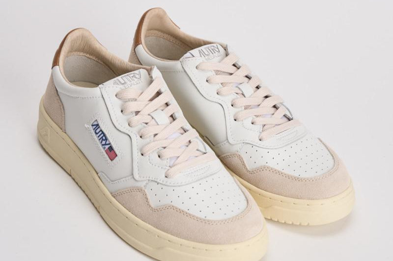 Sneakers uomo Medalist low in suede beige e caramello AULM LS02 AUTRY 