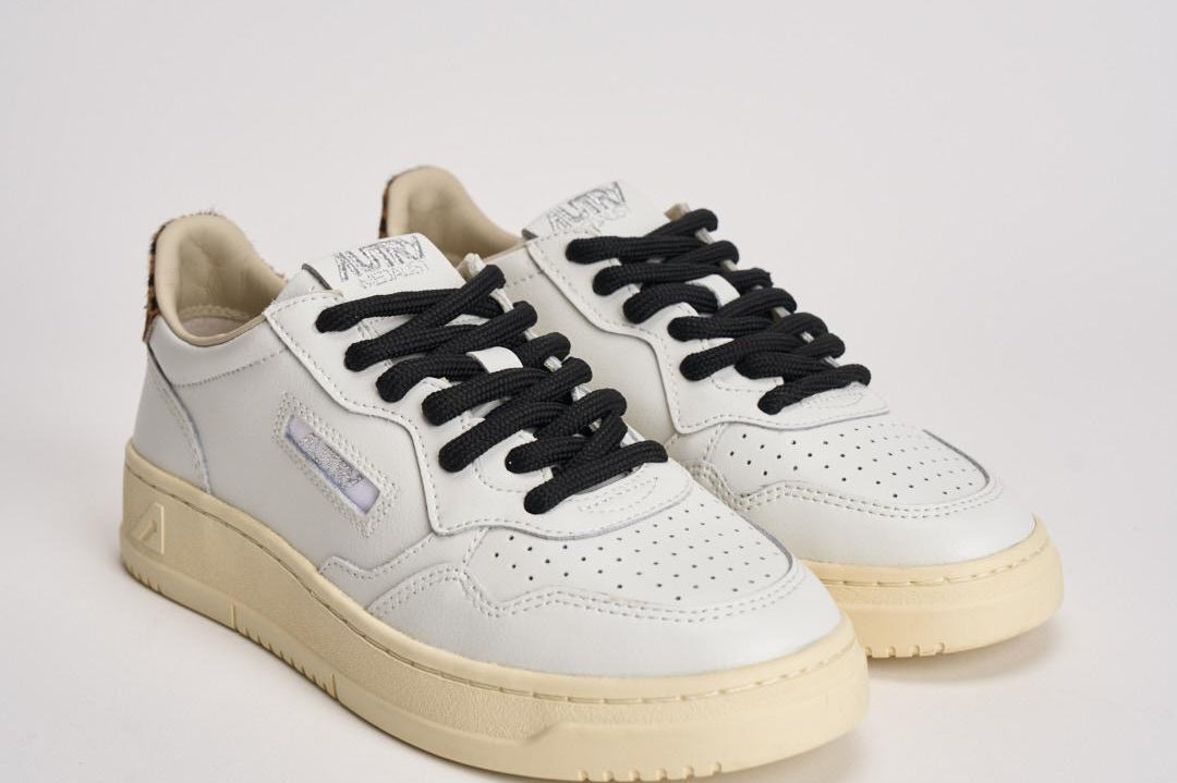Sneakers donna Medalist Low bianca e cavallino leopardato AULW OC01 AUTRY 