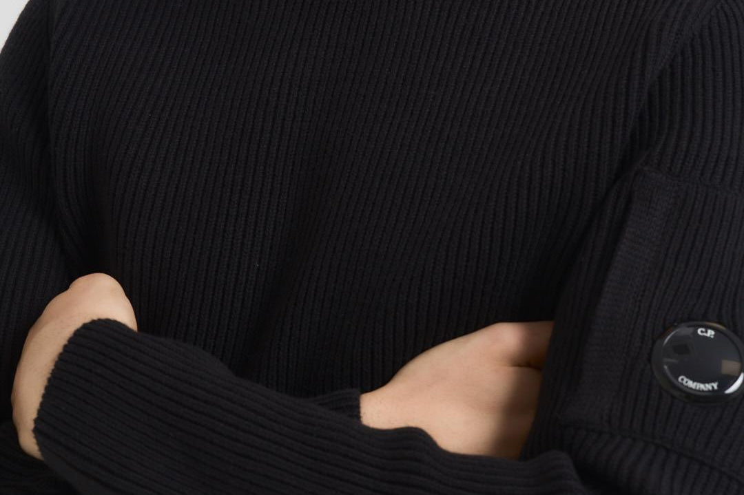 Maglione uomo girocollo a coste lunghe nero MKN015A 00668A999 CP COMPANY 
