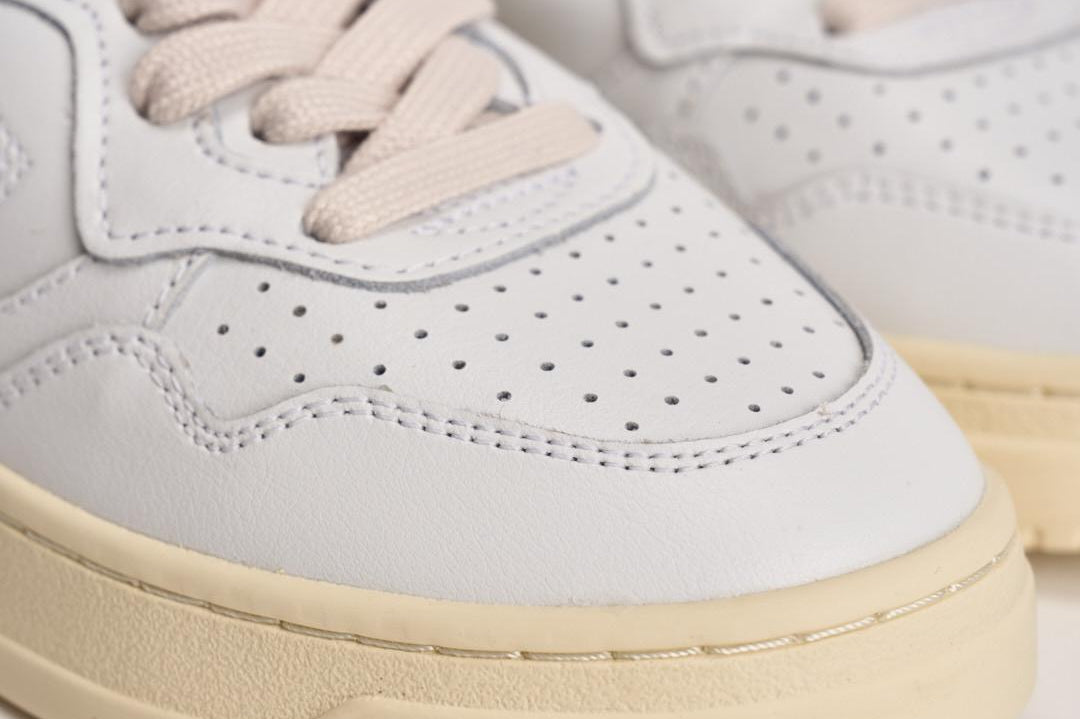 Sneakers Medalist Low donna bianca e rosa. AULW LL16 AUTRY 