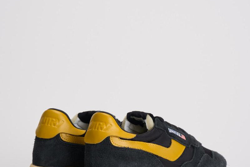 Sneakers uomo Reelwind Low in suede nero WWLM UT21 AUTRY 