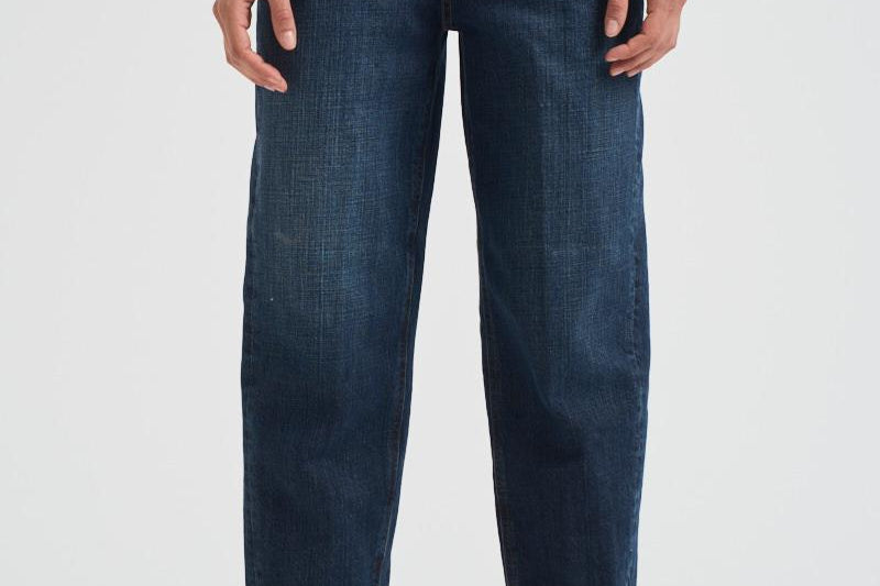 Jeans donna Bessie carrot fit in denim scuro DP784 DFE311800 DONDUP 