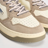 Sneakers uomo Medalist Low in suede beige e verde AULM BW07 AUTRY 