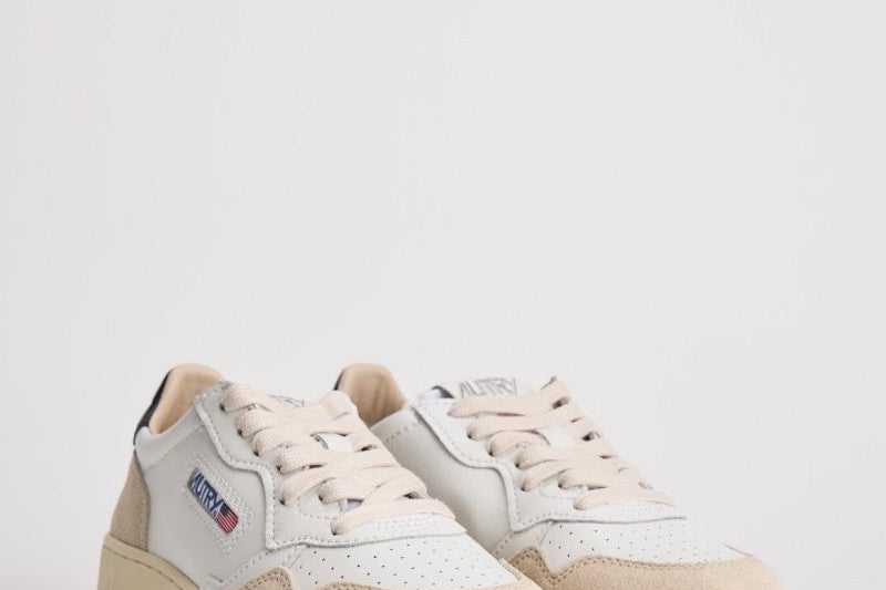 Sneakers donna medalist low in suede e nera AULW LS21 AUTRY 
