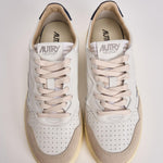 Sneakers uomo Medalist low in suede beige e blu AULM LS28 AUTRY 