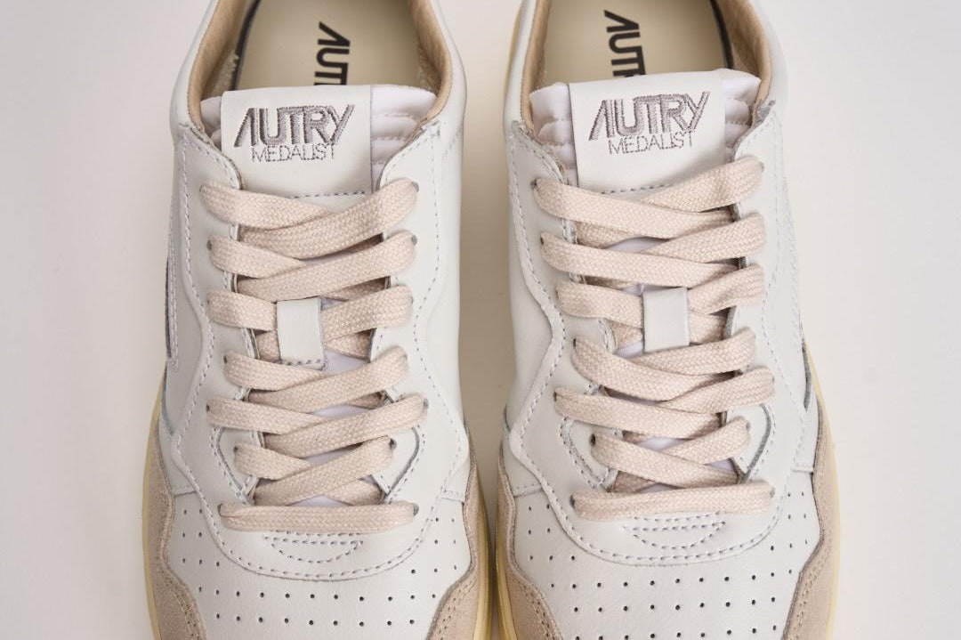 Sneakers uomo Medalist low in suede beige e blu AULM LS28 AUTRY 