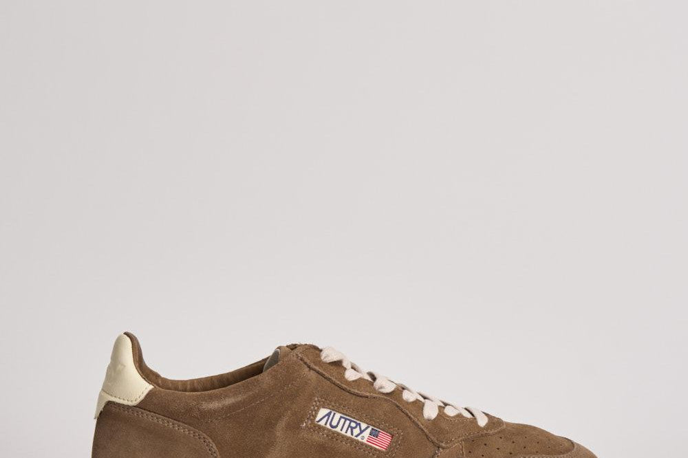 Sneakers uomo Medalist low suede marrone AULM UH10 AUTRY 