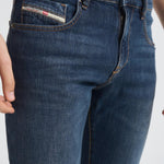 Jeans uomo D-Strukt in denim scuro A03562 0DBED01 DIESEL 