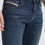 Jeans uomo D-Strukt in denim scuro A03562 0DBED01 DIESEL 