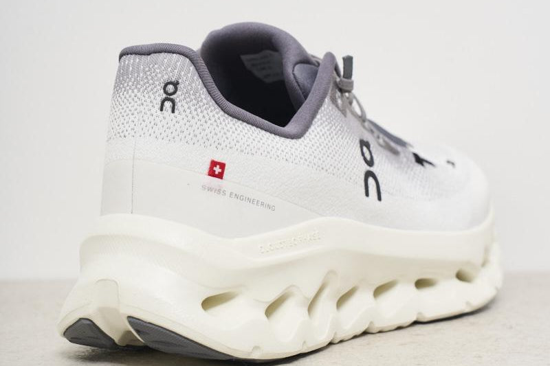 Sneakers uomo Cloudtilt bianche e grigie 3ME10103247 IVORY ON RUNNING 