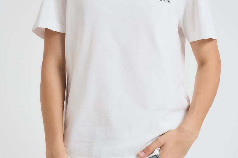 T-shirt uomo bianca con logo frontale nero GMP01220 P00087910283 GOLDEN GOOSE 