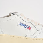Sneakers uomo Medalist Low  in pelle bianca e blu AULM LL12 AUTRY 