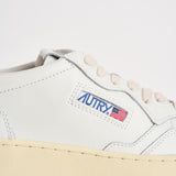 Sneakers uomo Medalist Low  in pelle bianca e blu AULM LL12 AUTRY 