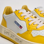 Sneakers uomo Medalist Low bianca e gialla AULM BH01 AUTRY 