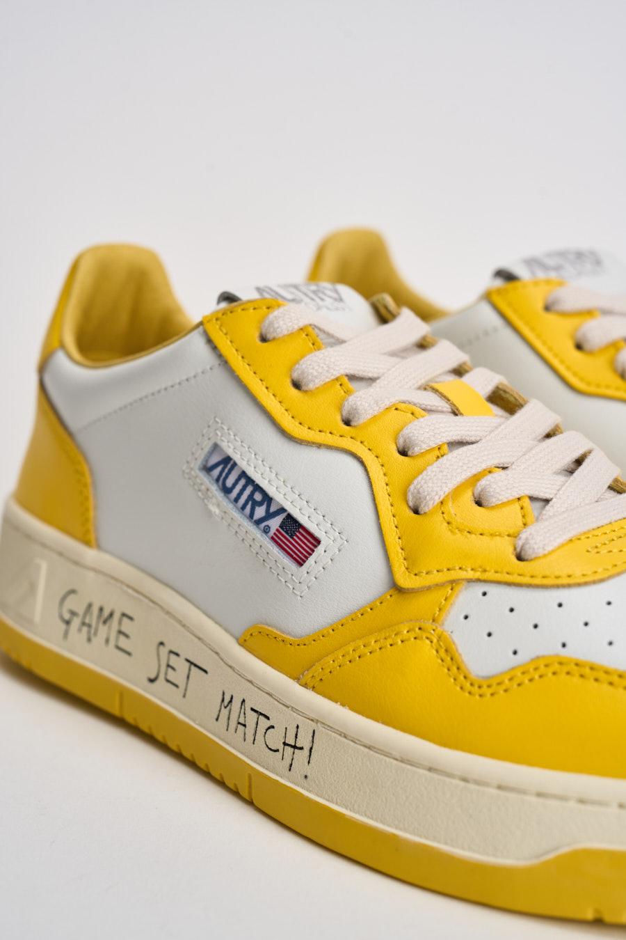 Sneakers uomo Medalist Low bianca e gialla AULM BH01 AUTRY 