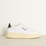 Sneakers uomo medalist low in pelle bianca e nera AULW LL22 AUTRY 
