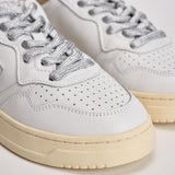 Sneakers donna Medalist bianca e cipria AULW SW02 AUTRY 