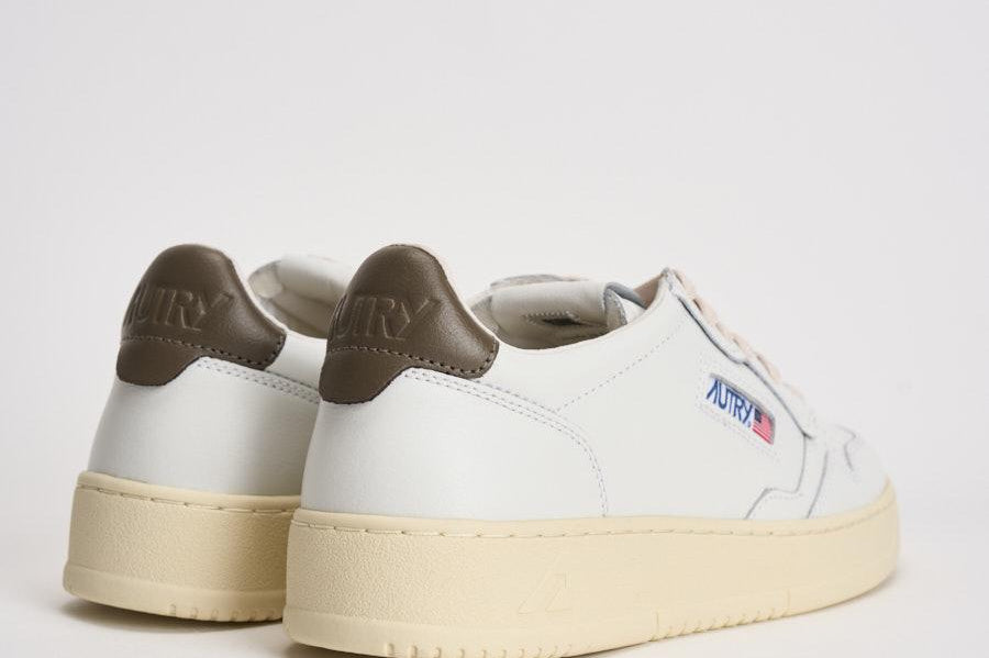 Sneakers uomo Medalist low bianca e marrone AULM LL28 AUTRY 