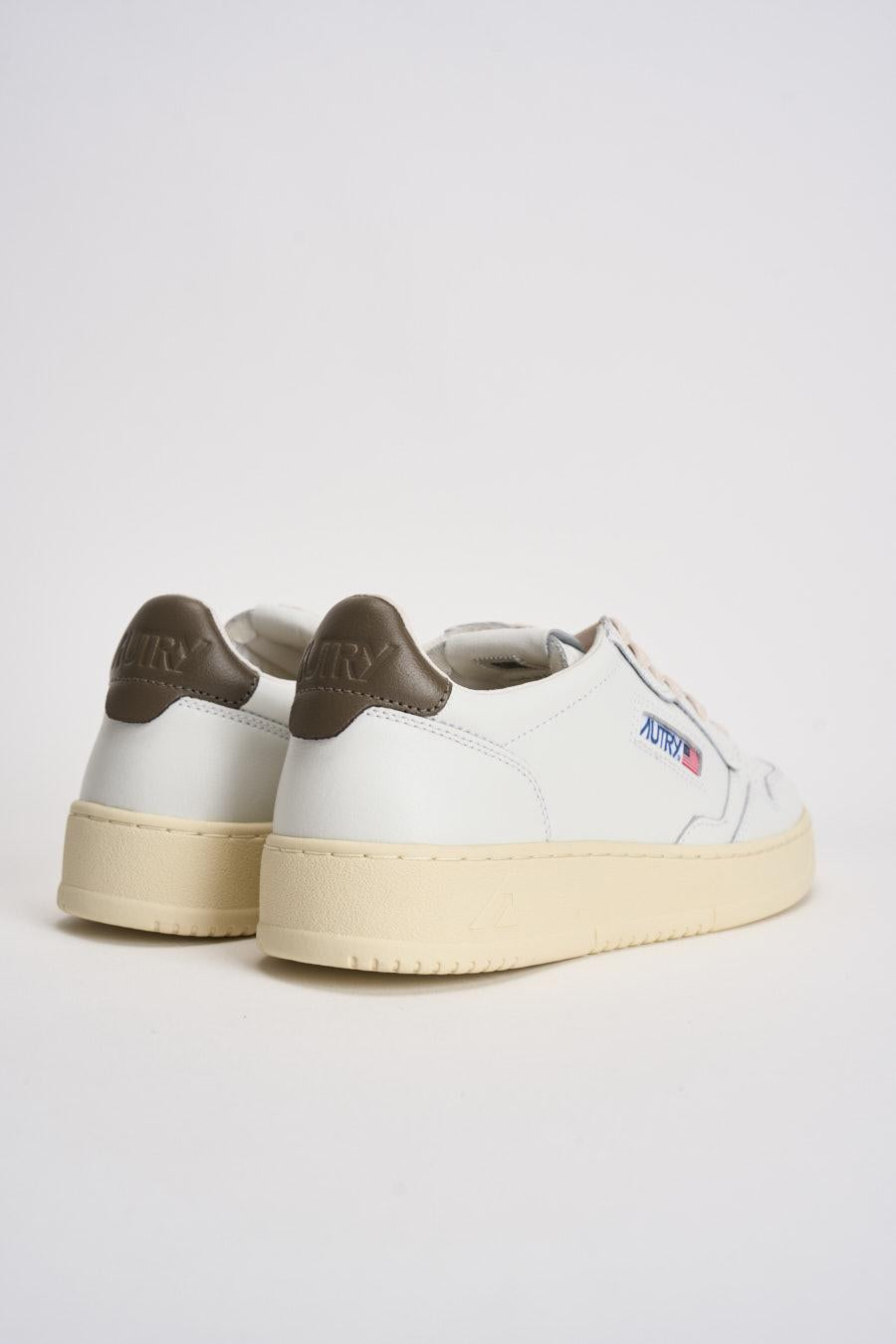 Sneakers uomo Medalist low bianca e marrone AULM LL28 AUTRY 