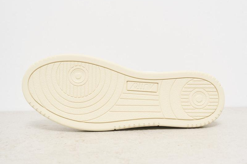 Sneakers uomo Medalist bianca e nera. AULM ML02 AUTRY 