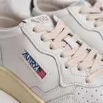 Sneakers Medalist low uomo nera e bianca AULM LL22 AUTRY 