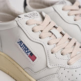 Sneakers Medalist low uomo nera e bianca AULM LL22 AUTRY 